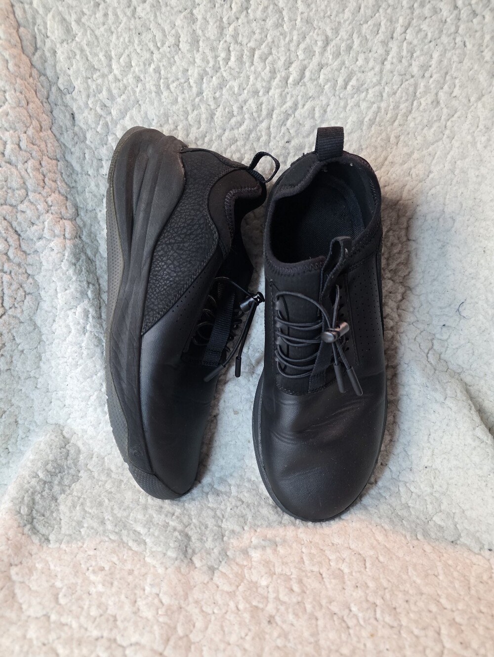 Clove Classic Nursing Shoes Black Womens 9.5 Mens 8 Slip Resistant Work Sneakers